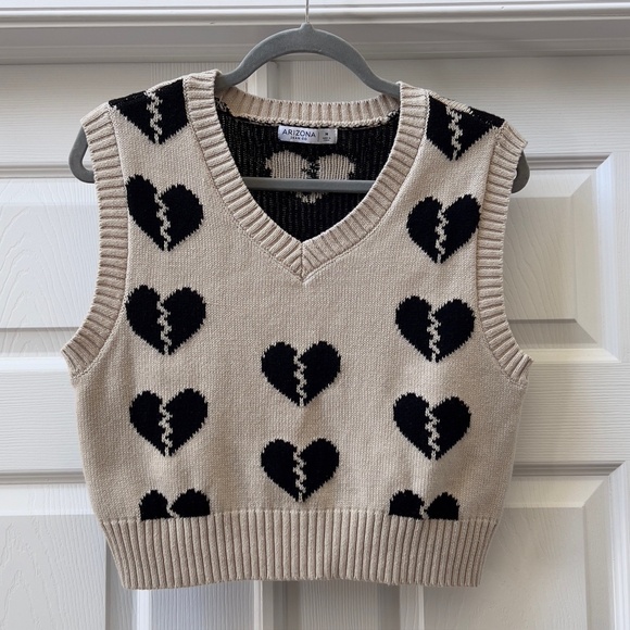 Arizona Jean Company Sweaters - Arizona Jean Company Cream and Black V-neck Sweater With Broken Hearts, Size Med